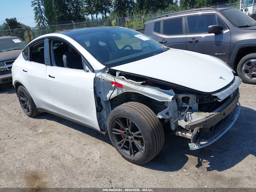 2020 Tesla Model y VIN 5YJYGDEE9LF052842 IAAI salvage auction — SIDE, Salvage Title, sold $5,100 on 2026-07-30 (photo 1)