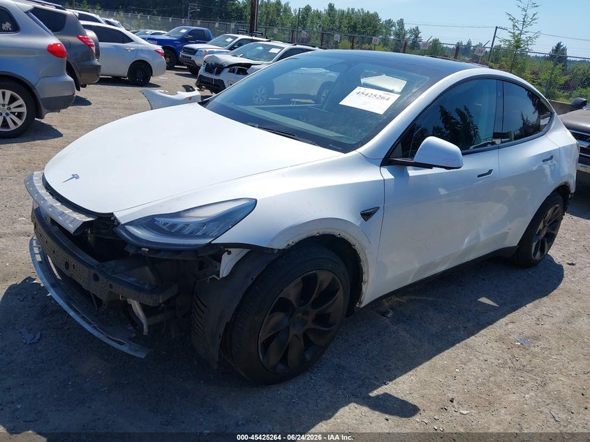 2020 Tesla Model y VIN 5YJYGDEE9LF052842 IAAI salvage auction — SIDE, Salvage Title, sold $5,100 on 2026-07-30 (photo 2)