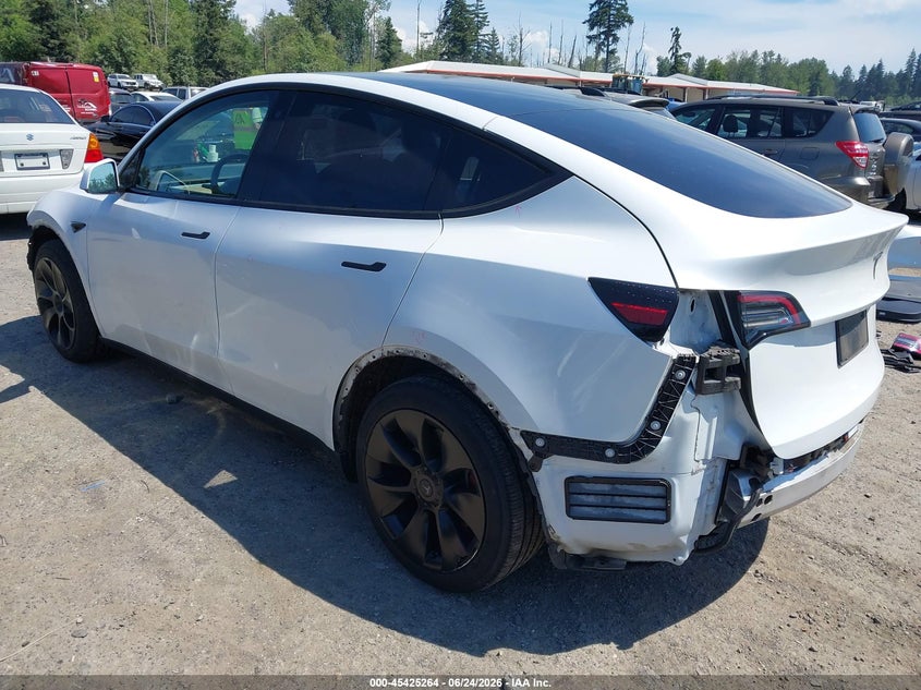 2020 Tesla Model y VIN 5YJYGDEE9LF052842 IAAI salvage auction — SIDE, Salvage Title, sold $5,100 on 2026-07-30 (photo 3)
