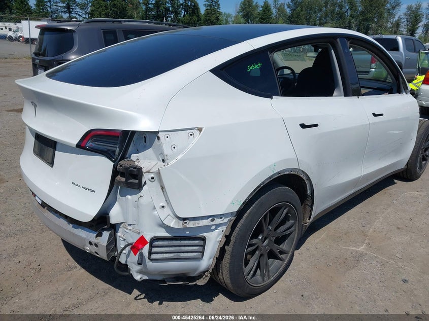 2020 Tesla Model y VIN 5YJYGDEE9LF052842 IAAI salvage auction — SIDE, Salvage Title, sold $5,100 on 2026-07-30 (photo 4)