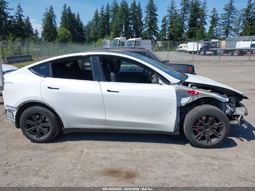 2020 Tesla Model y VIN 5YJYGDEE9LF052842 IAAI salvage auction — SIDE, Salvage Title, sold $5,100 on 2026-07-30 (photo 6)