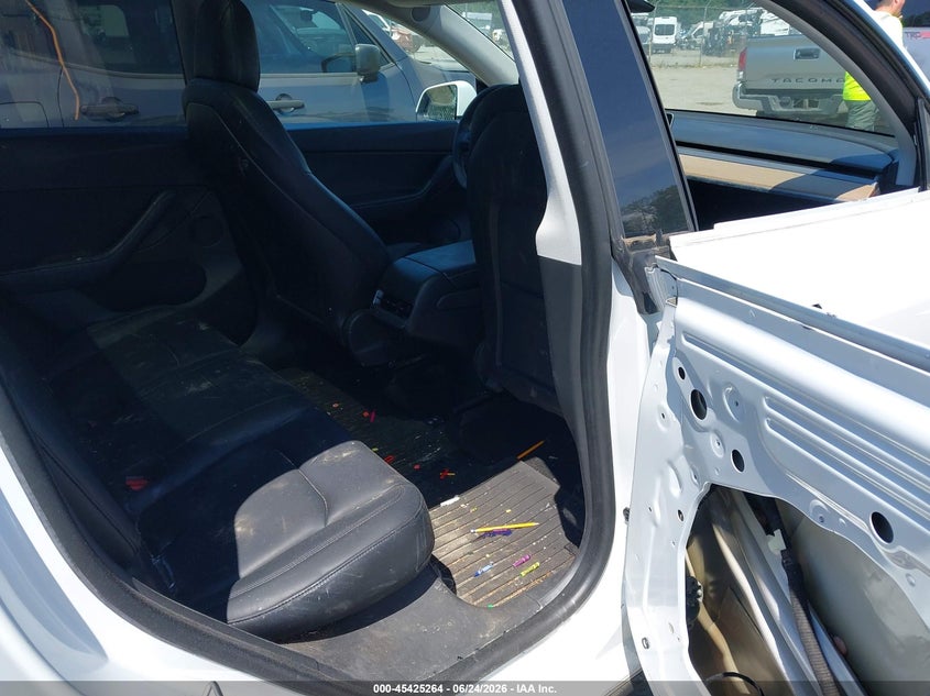 2020 Tesla Model y VIN 5YJYGDEE9LF052842 IAAI salvage auction — SIDE, Salvage Title, sold $5,100 on 2026-07-30 (photo 8)