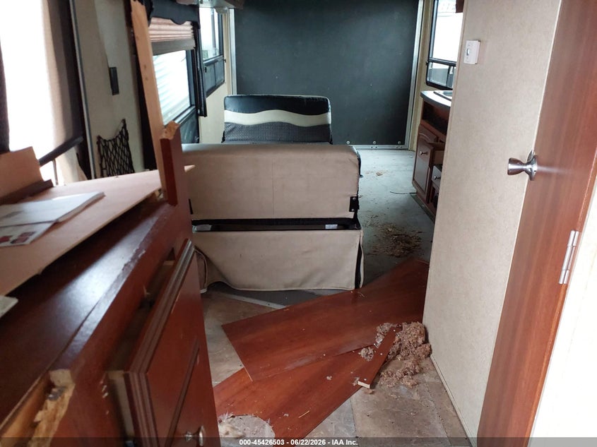2012 Forest river Xlr VIN 4X4TXLC22CM600159 IAAI salvage auction — SIDE, Scrap (Michigan), sold $25 on 2026-07-29 (photo 5)