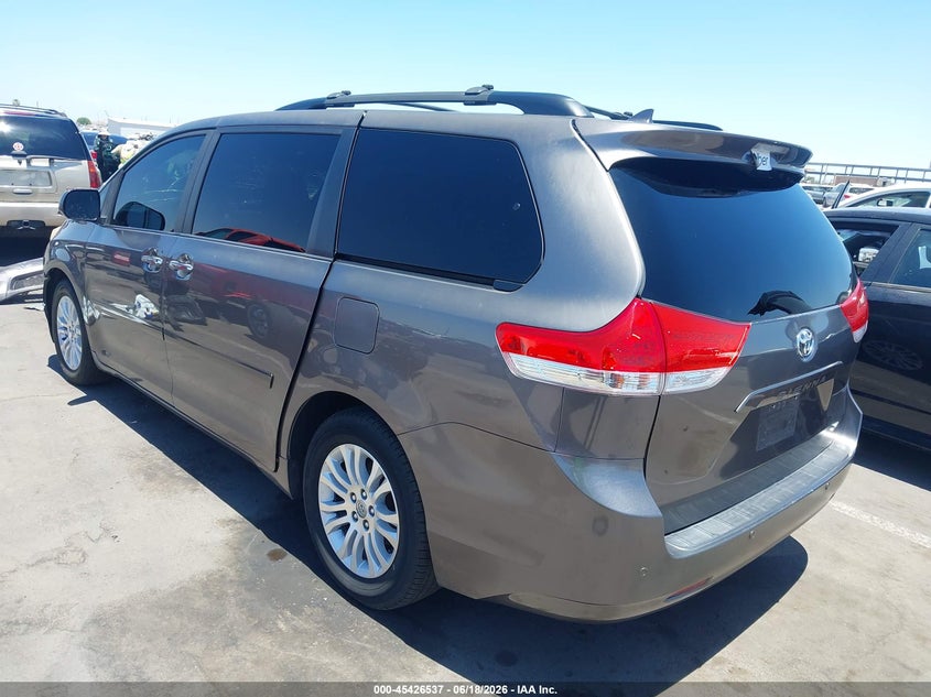 2011 Toyota Sienna VIN 5TDYK3DC0BS170202 IAAI salvage auction — RIGHT FRONT, Salvage (Arizona), sold $1,075 on 2026-07-28 (photo 3)