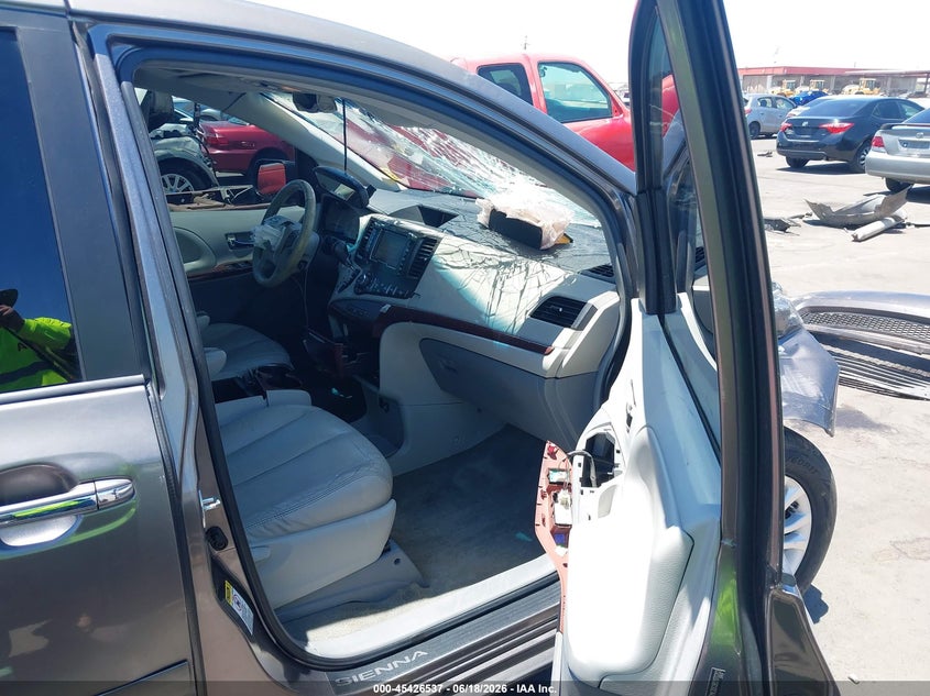 2011 Toyota Sienna VIN 5TDYK3DC0BS170202 IAAI salvage auction — RIGHT FRONT, Salvage (Arizona), sold $1,075 on 2026-07-28 (photo 5)