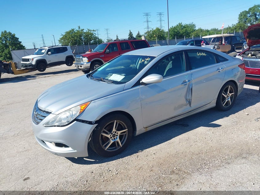 2011 Hyundai Sonata VIN 5NPEC4AC3BH027728 IAAI salvage auction — SIDE, Salvage (Illinois), sold $250 on 2026-07-20 (photo 2)