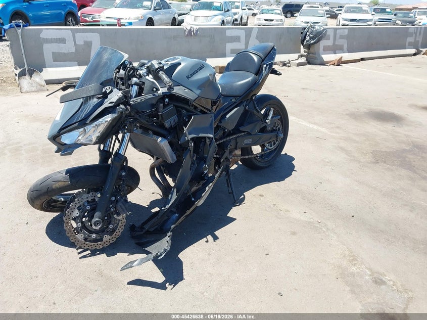2024 Kawasaki Ninja VIN ML5EXEP18RDAC3215 IAAI salvage auction — LEFT FRONT, Wait Title, sold $700 on 2026-10-06 (photo 2)