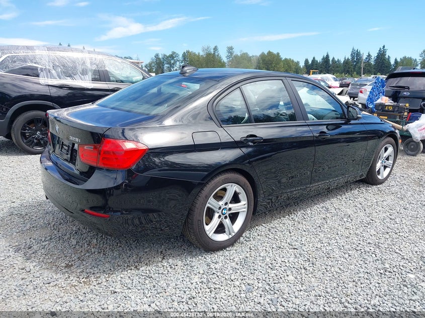 2013 BMW 3er VIN WBA3C1G57DNR45383 IAAI salvage auction — SIDE, Bill Of Sale (Washington), sold $2,250 on 2026-07-15 (photo 4)
