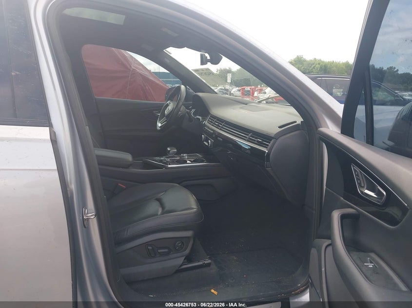 2019 Audi Q7 VIN WA1VAAF7XKD049533 IAAI salvage auction — FRONT END, Clear (Wisconsin), sold $4,625 on 2026-07-20 (photo 5)