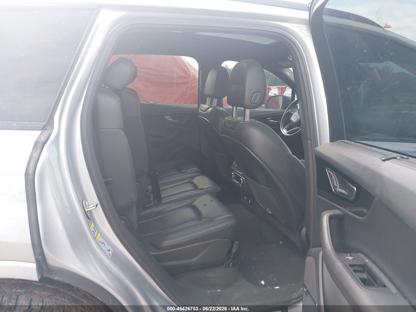 2019 Audi Q7 VIN WA1VAAF7XKD049533 IAAI salvage auction — FRONT END, Clear (Wisconsin), sold $4,625 on 2026-07-20 (photo 8)