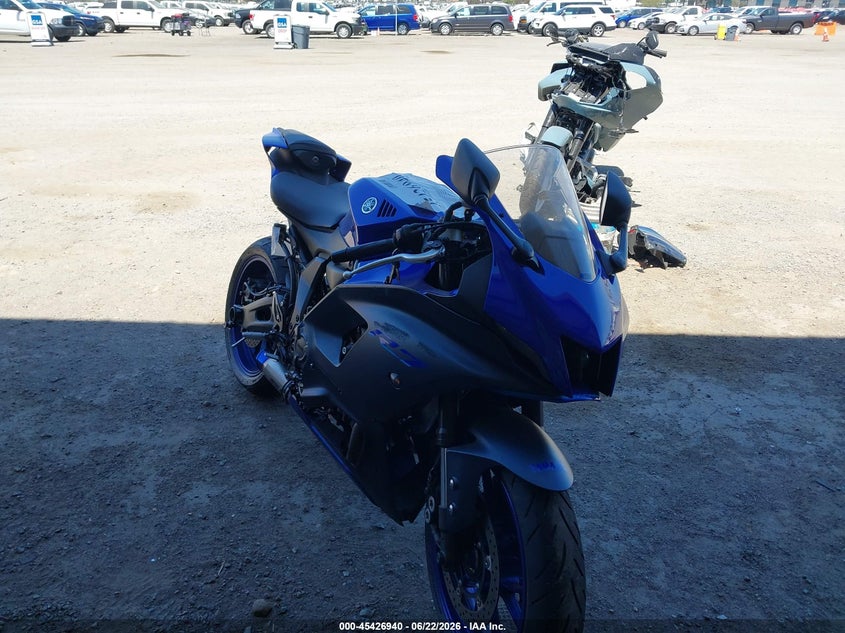2022 Yamaha VIN JYARM38Y5NA000659 IAAI salvage auction — RIGHT SIDE, Salvage Title, sold $2,500 on 2026-08-03 (photo 1)
