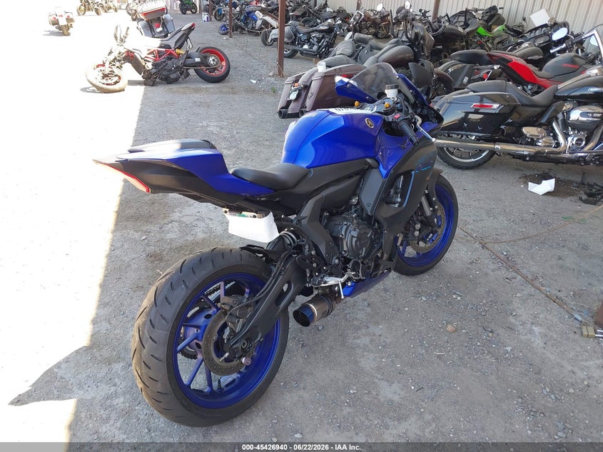 2022 Yamaha VIN JYARM38Y5NA000659 IAAI salvage auction — RIGHT SIDE, Salvage Title, sold $2,500 on 2026-08-03 (photo 4)
