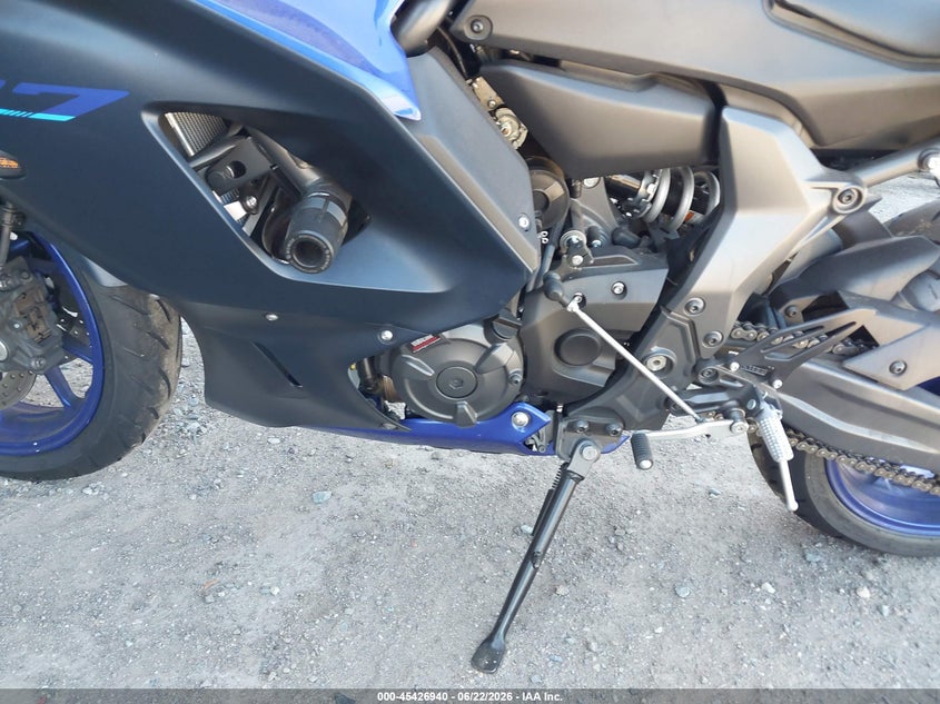 2022 Yamaha VIN JYARM38Y5NA000659 IAAI salvage auction — RIGHT SIDE, Salvage Title, sold $2,500 on 2026-08-03 (photo 8)