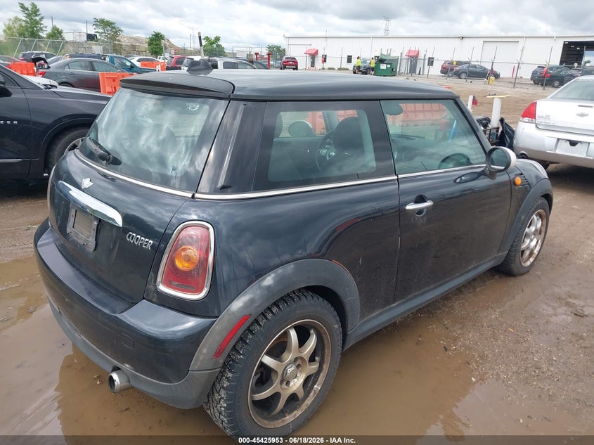 2008 Mini Cooper VIN WMWMF33558TT62518 IAAI salvage auction — NORMAL WEAR, Clear (Illinois), sold $450 on 2026-07-22 (photo 4)