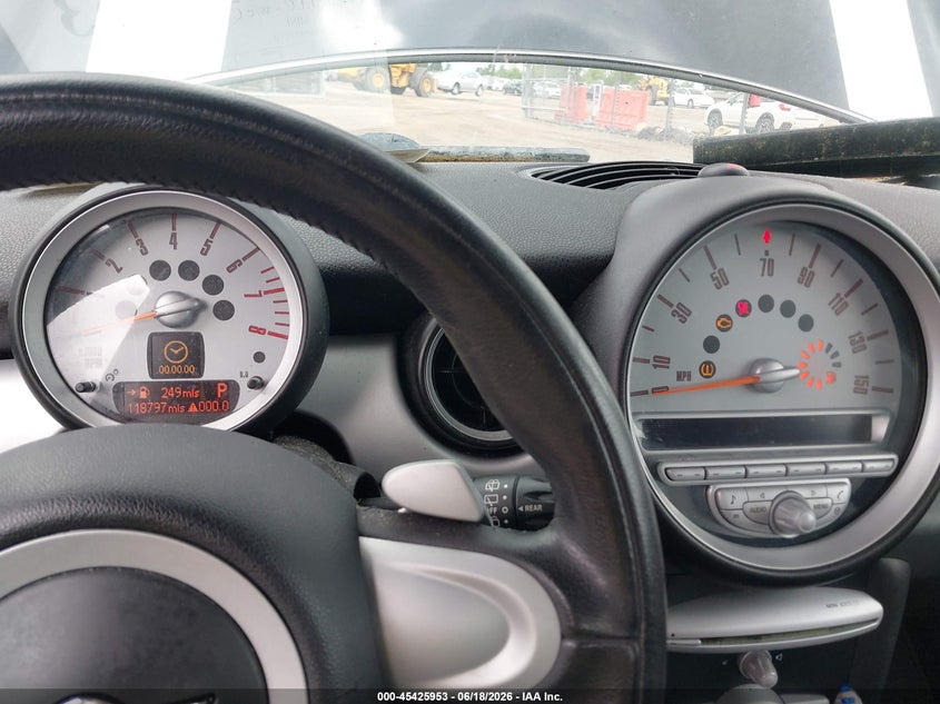 2008 Mini Cooper VIN WMWMF33558TT62518 IAAI salvage auction — NORMAL WEAR, Clear (Illinois), sold $450 on 2026-07-22 (photo 7)