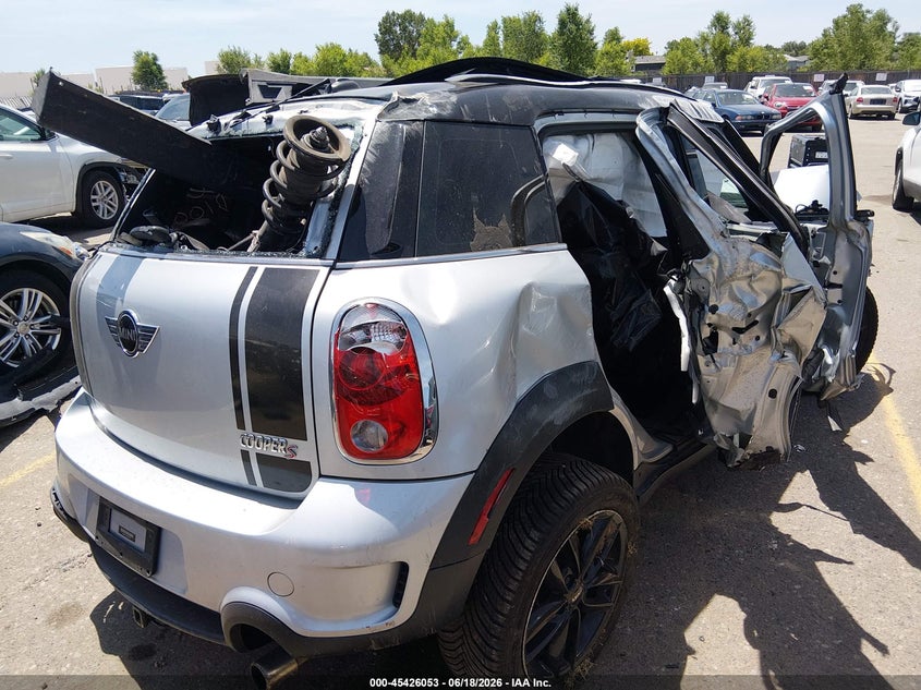 2013 Mini Countryman VIN WMWZC5C55DWM15821 IAAI salvage auction — BIO HAZARD, Wait Title, sold $300 on 2026-08-11 (photo 4)