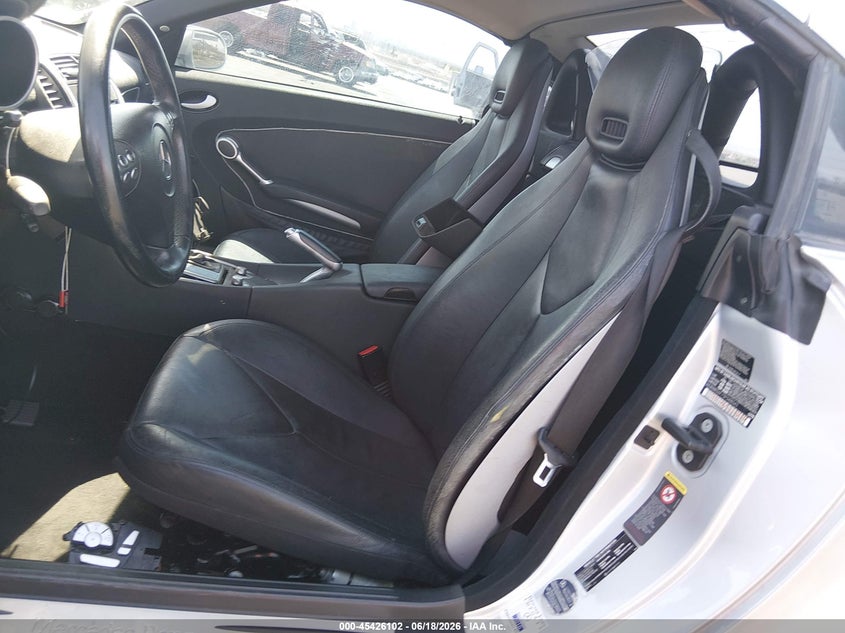 2005 Mercedes-benz Slk-class VIN WDBWK56F75F048045 IAAI salvage auction — NORMAL WEAR, Clear (Nevada), sold $25 on 2026-07-17 (photo 8)