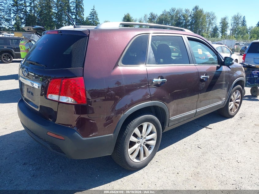 2011 Kia Sorento VIN 5XYKTDA23BG177730 IAAI salvage auction — NORMAL WEAR, Clear (Washington), sold $400 on 2026-07-29 (photo 4)