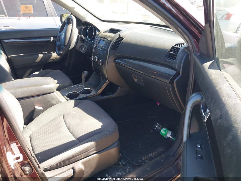 2011 Kia Sorento VIN 5XYKTDA23BG177730 IAAI salvage auction — NORMAL WEAR, Clear (Washington), sold $400 on 2026-07-29 (photo 5)
