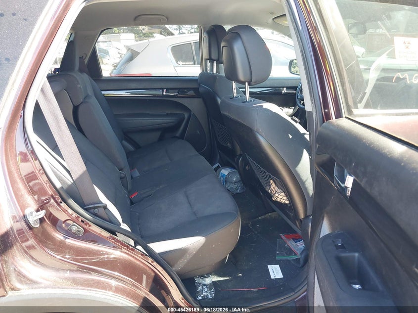 2011 Kia Sorento VIN 5XYKTDA23BG177730 IAAI salvage auction — NORMAL WEAR, Clear (Washington), sold $400 on 2026-07-29 (photo 8)