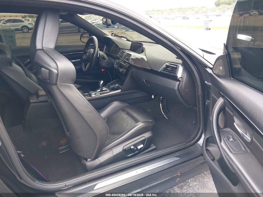 2018 BMW M4 VIN WBS4Y9C5XJAA85376 IAAI salvage auction — WATER/FLOOD, Rebuildable (Florida), sold $15,500 on 2026-07-30 (photo 5)