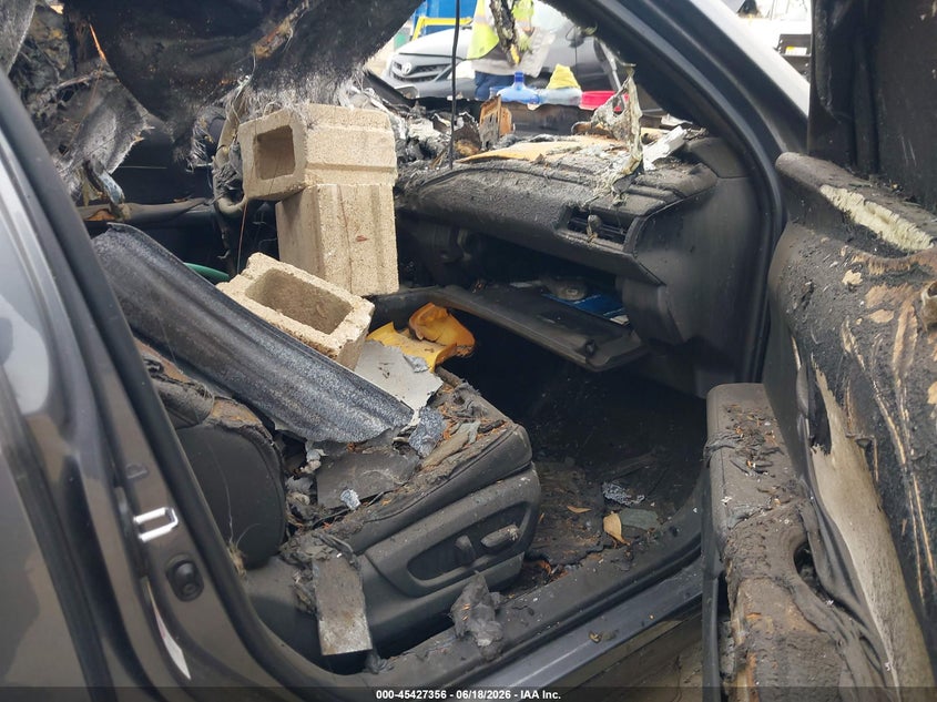 2019 Lexus Ux VIN JTHY3JBHXK2016988 IAAI salvage auction — ENGINE BURN, Salvage Title, sold $175 on 2026-07-15 (photo 5)