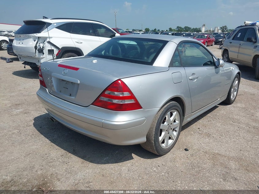 2002 Mercedes-benz Slk-klasse VIN WDBKK49F52F247627 IAAI salvage auction — NORMAL WEAR, Original (Texas), sold $550 on 2026-07-07 (photo 4)