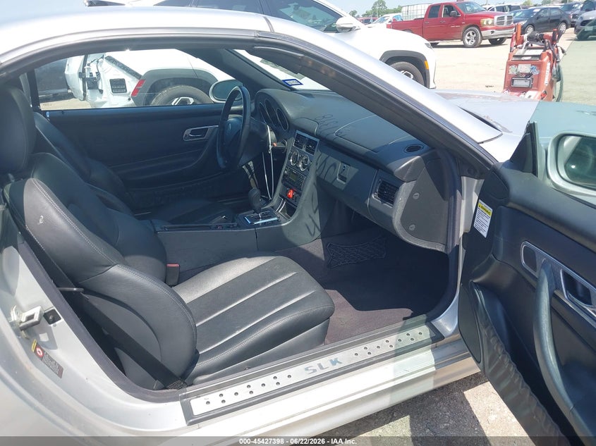2002 Mercedes-benz Slk-klasse VIN WDBKK49F52F247627 IAAI salvage auction — NORMAL WEAR, Original (Texas), sold $550 on 2026-07-07 (photo 5)