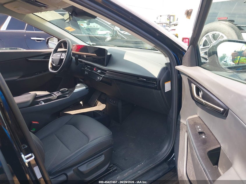 2025 Kia Ev6 VIN 5XYC3DJC2SG011664 IAAI salvage auction — LEFT SIDE, Salvage Title, sold $18,400 on 2026-08-20 (photo 5)