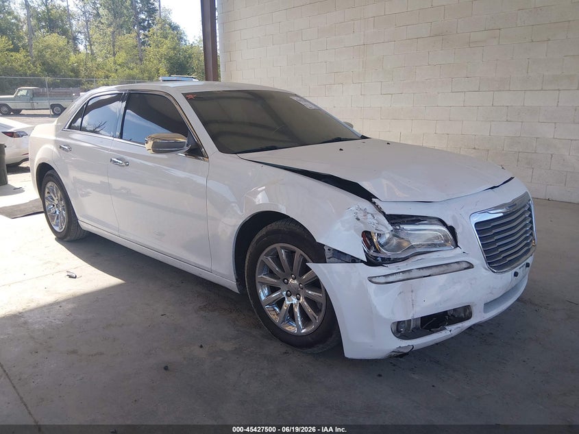 2013 Chrysler 300c VIN 2C3CCAET6DH661924 — IAAI salvage auction photo