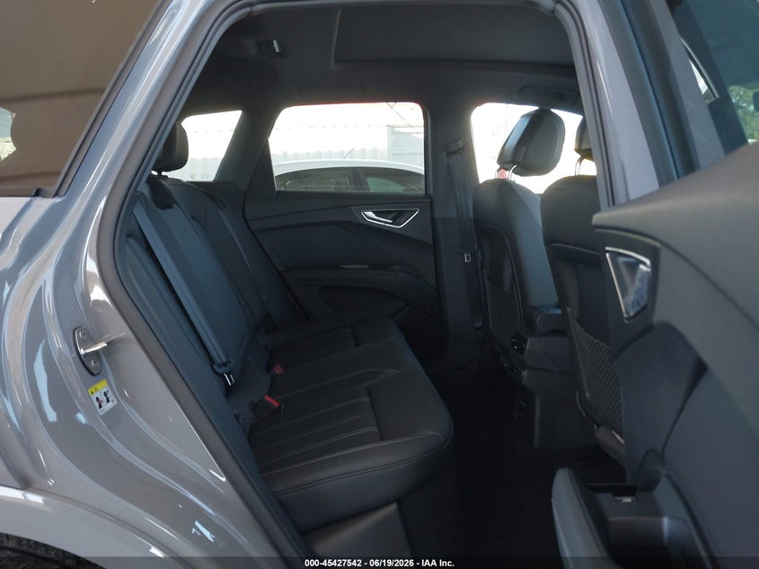 2024 Audi Q4 e-tron VIN WA1LUBFZ0RP052407 IAAI salvage auction — FRONT END, Wait Title, sold $18,200 on 2026-08-17 (photo 8)
