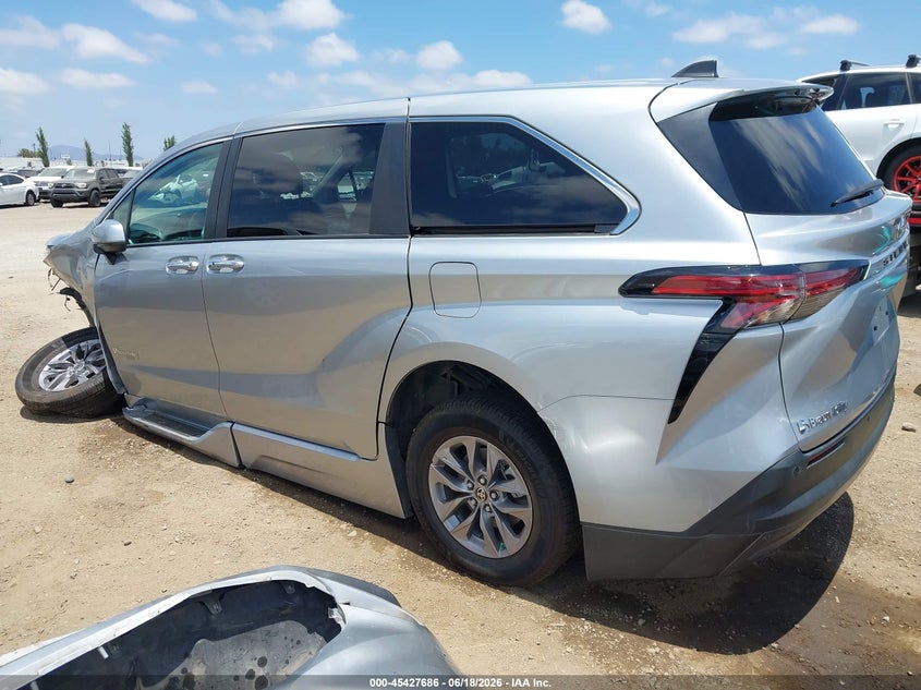 2022 Toyota Sienna VIN 5TDYRKECXNS132467 IAAI salvage auction — FRONT END, Salvage (California), sold $15,925 on 2026-07-13 (photo 3)