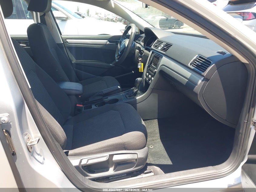 2016 Volkswagen Passat VIN 1VWAS7A3XGC029172 IAAI salvage auction — SIDE, Salvage Title, sold $1,550 on 2026-07-28 (photo 5)