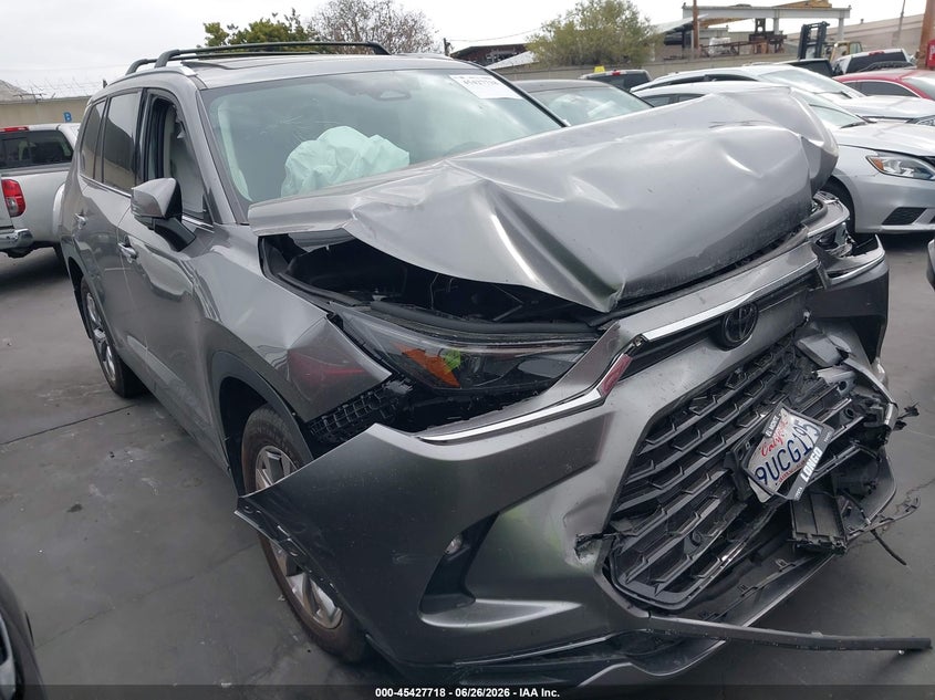 2025 Toyota Highlander VIN 5TDACAB52SS051266 IAAI salvage auction — FRONT END, Salvage Title, sold $20,975 on 2026-07-15 (photo 1)