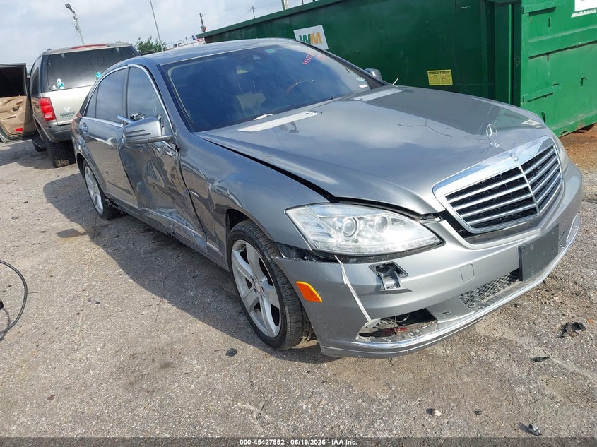 2012 Mercedes-benz S-klasse VIN WDDNG7DB4CA446694 IAAI salvage auction — RIGHT SIDE, Salvage Title, sold $2,100 on 2026-08-05 (photo 1)