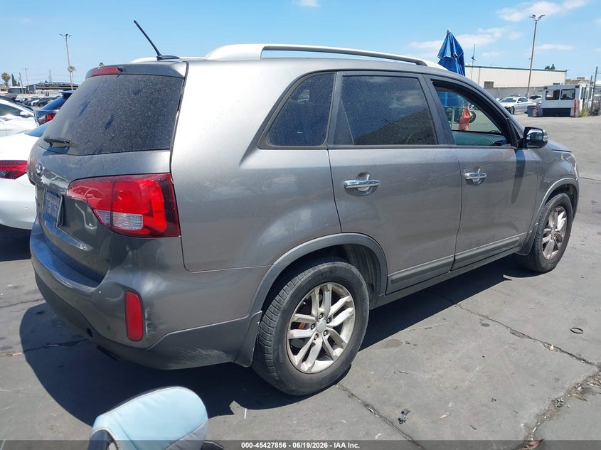 2015 Kia Sorento VIN 5XYKT3A6XFG600564 IAAI salvage auction — SIDE, Salvage Certificate (California), sold $1,600 on 2026-07-15 (photo 4)