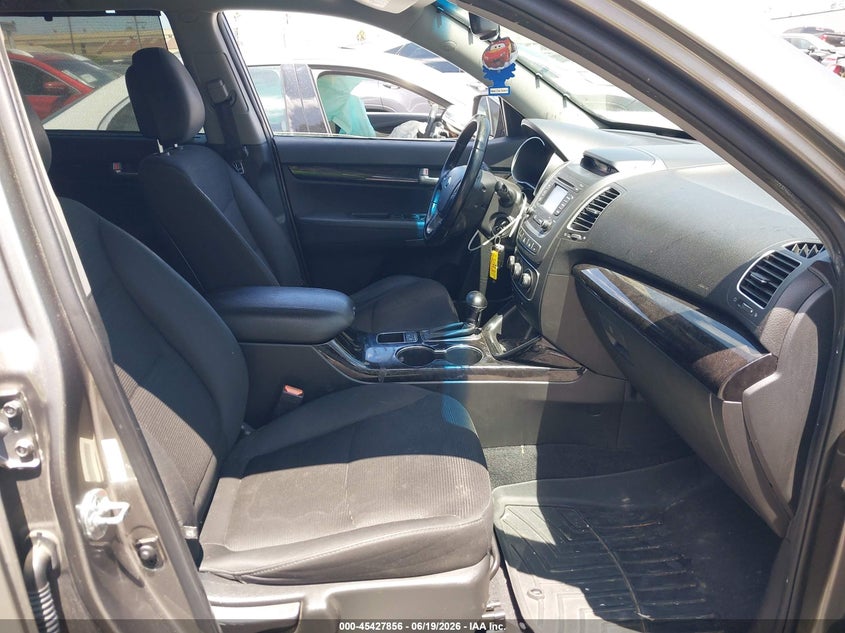 2015 Kia Sorento VIN 5XYKT3A6XFG600564 IAAI salvage auction — SIDE, Salvage Certificate (California), sold $1,600 on 2026-07-15 (photo 5)