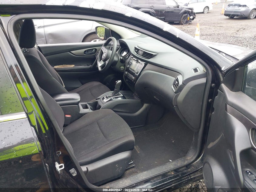 2017 Nissan Rogue VIN JN1BJ1CR7HW121920 IAAI salvage auction — NORMAL WEAR, Clear (New York), sold $25 on 2026-07-28 (photo 5)
