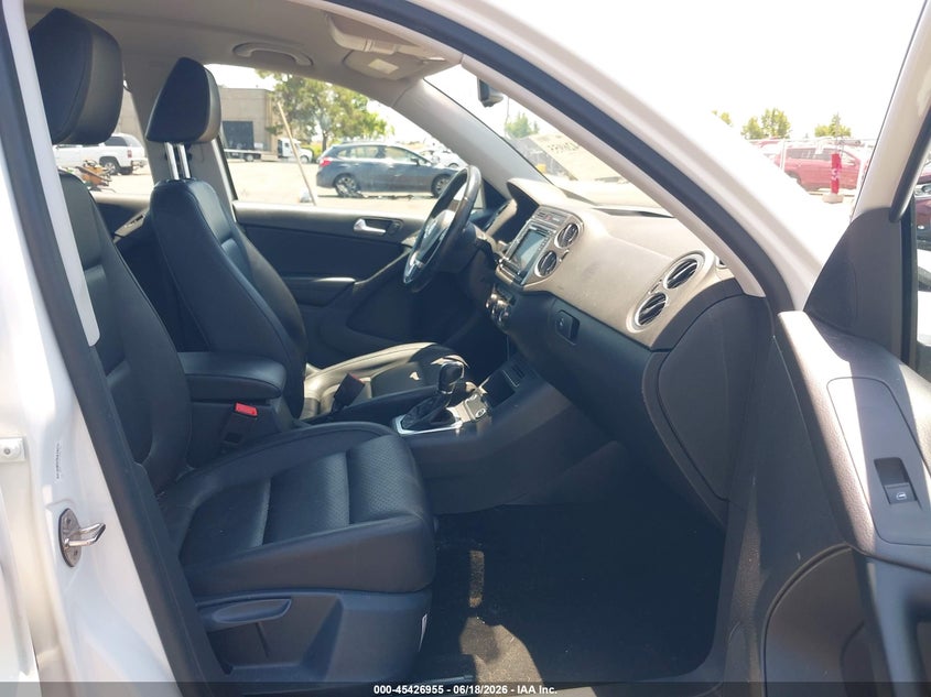 2017 Volkswagen Tiguan VIN WVGAV7AX9HK041815 IAAI salvage auction — LEFT REAR, Salvage (California), sold $1,950 on 2026-07-15 (photo 5)