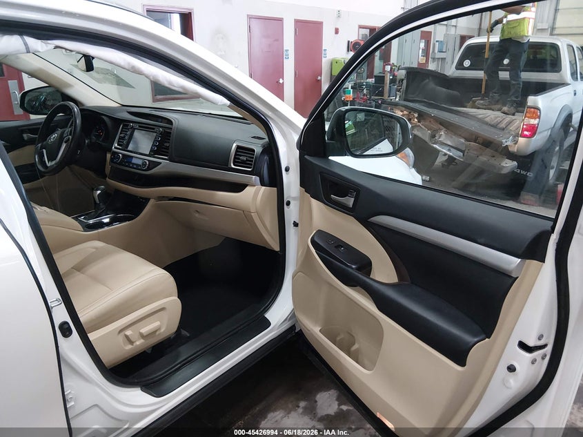 2019 Toyota Highlander VIN 5TDJGRFH4K5054080 IAAI salvage auction — REAR END, Salvage Title, sold $8,800 on 2026-07-12 (photo 5)