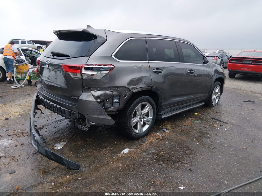 2017 Toyota Highlander VIN 5TDYZRFH9HS193185 IAAI salvage auction — RIGHT SIDE, Salvage Title, sold $6,900 on 2026-07-29 (photo 4)