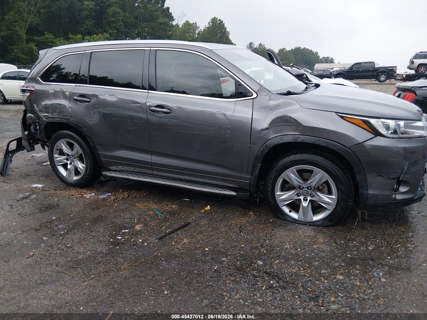 2017 Toyota Highlander VIN 5TDYZRFH9HS193185 IAAI salvage auction — RIGHT SIDE, Salvage Title, sold $6,900 on 2026-07-29 (photo 6)