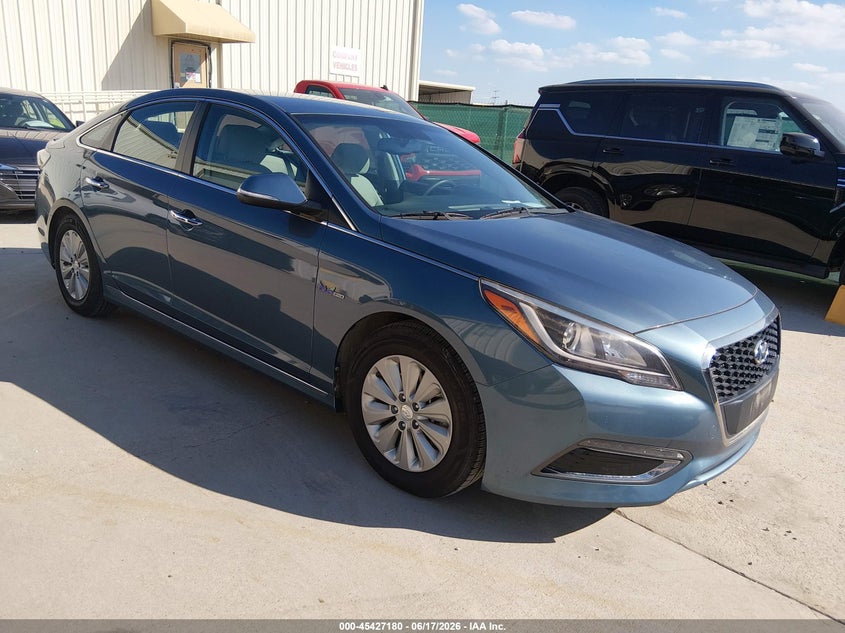 2016 Hyundai Sonata hybrid VIN KMHE24L12GA031519 — IAAI salvage auction photo