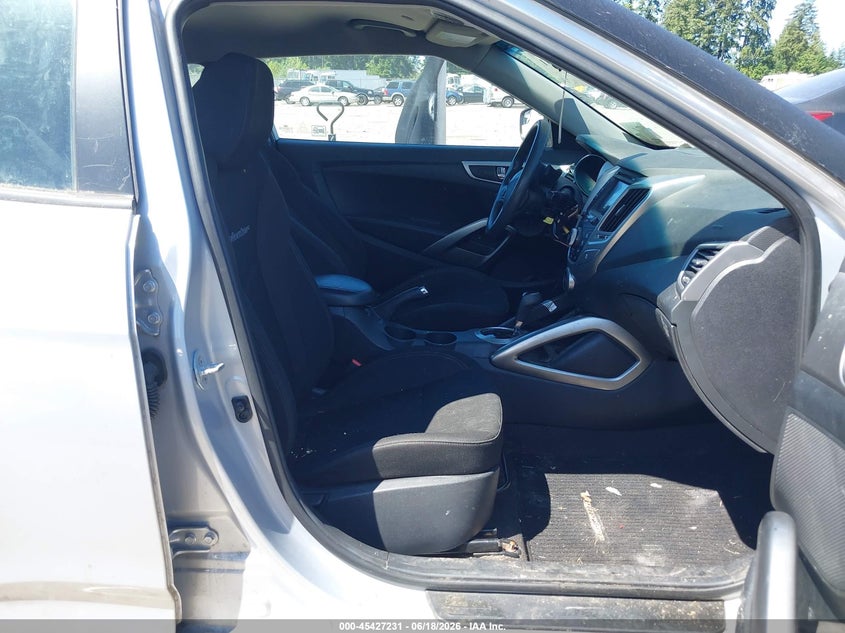 2016 Hyundai Veloster VIN KMHTC6AD9GU283618 IAAI salvage auction — RIGHT FRONT, Salvage Title, sold $425 on 2026-07-15 (photo 5)