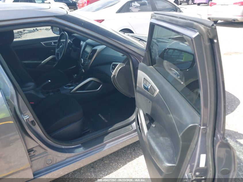 2017 Hyundai Veloster VIN KMHTC6AD8HU324287 IAAI salvage auction — RIGHT SIDE, Original (Texas), sold $1,800 on 2026-07-29 (photo 5)