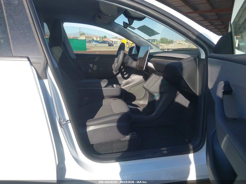 2026 Tesla Model y VIN 7SAYGDED0TA598386 IAAI salvage auction — UNKNOWN, Salvage Title, sold $22,150 on 2026-08-01 (photo 5)
