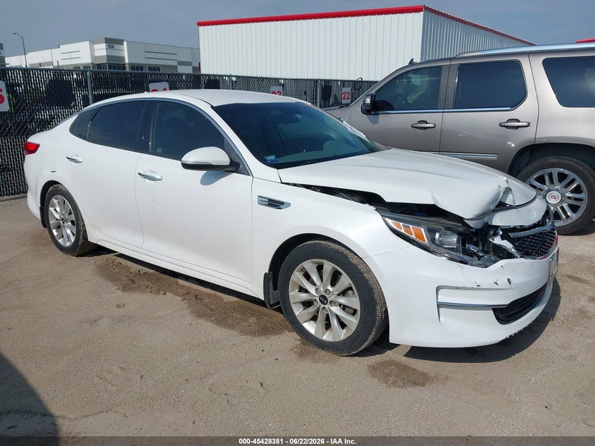 2018 Kia Optima VIN 5XXGU4L30JG227589 IAAI salvage auction — NORMAL WEAR, Original (Texas), sold $3,075 on 2026-07-14 (photo 1)