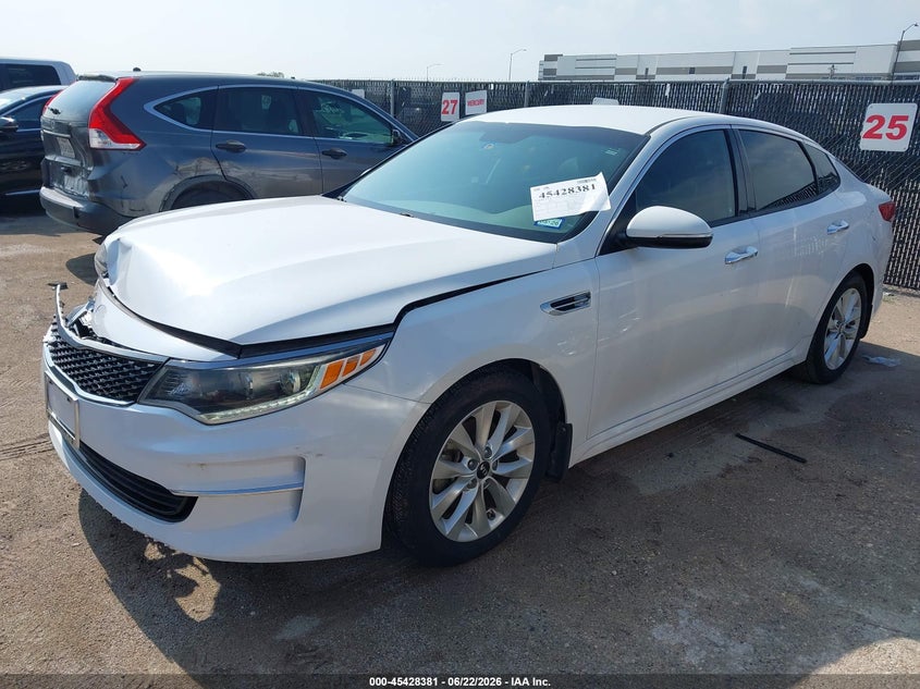 2018 Kia Optima VIN 5XXGU4L30JG227589 IAAI salvage auction — NORMAL WEAR, Original (Texas), sold $3,075 on 2026-07-14 (photo 2)