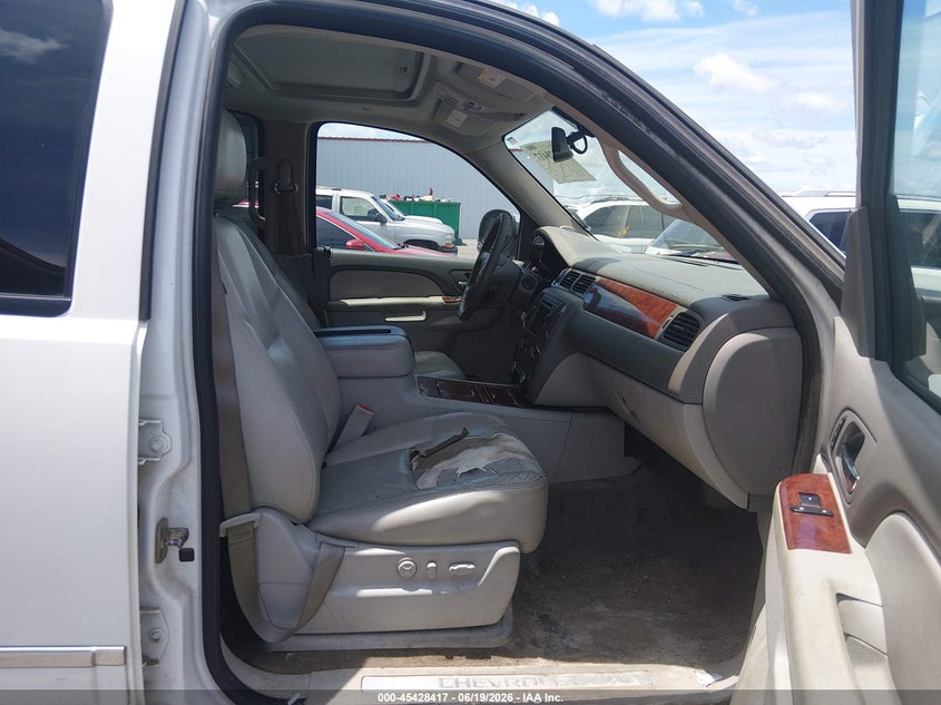 2011 Chevrolet Suburban 1500 VIN 1GNSCKE03BR397150 IAAI salvage auction — NORMAL WEAR, Repossession Paperwork (South Carolina), sold $25 on 2026-07-08 (photo 5)