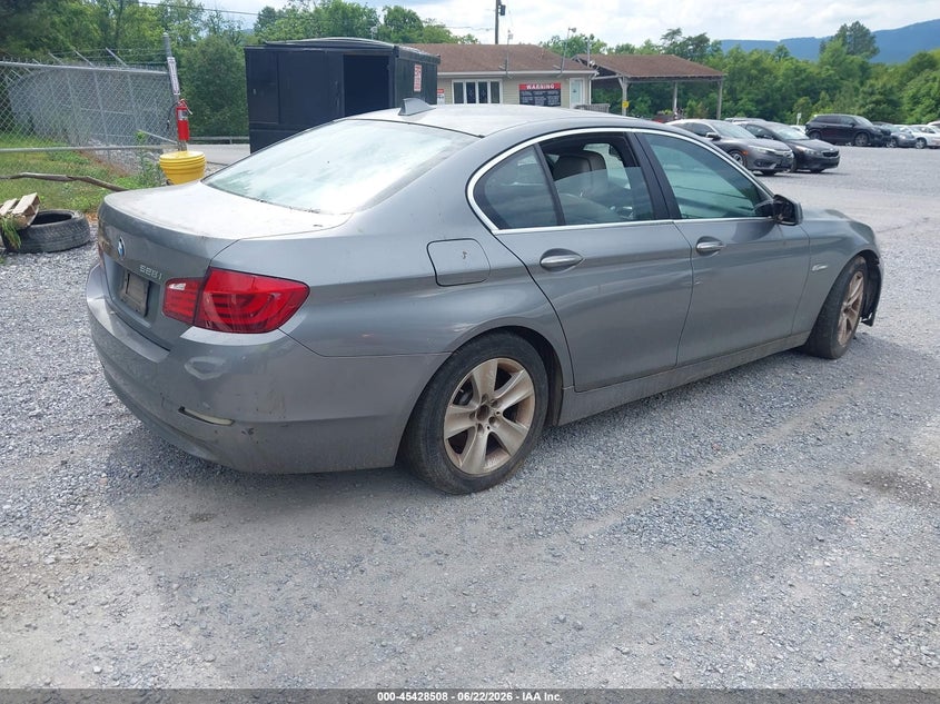 2011 BMW 5 series VIN WBAFR1C59BC742733 IAAI salvage auction — NORMAL WEAR, Clear (Virginia), sold $550 on 2026-07-28 (photo 4)